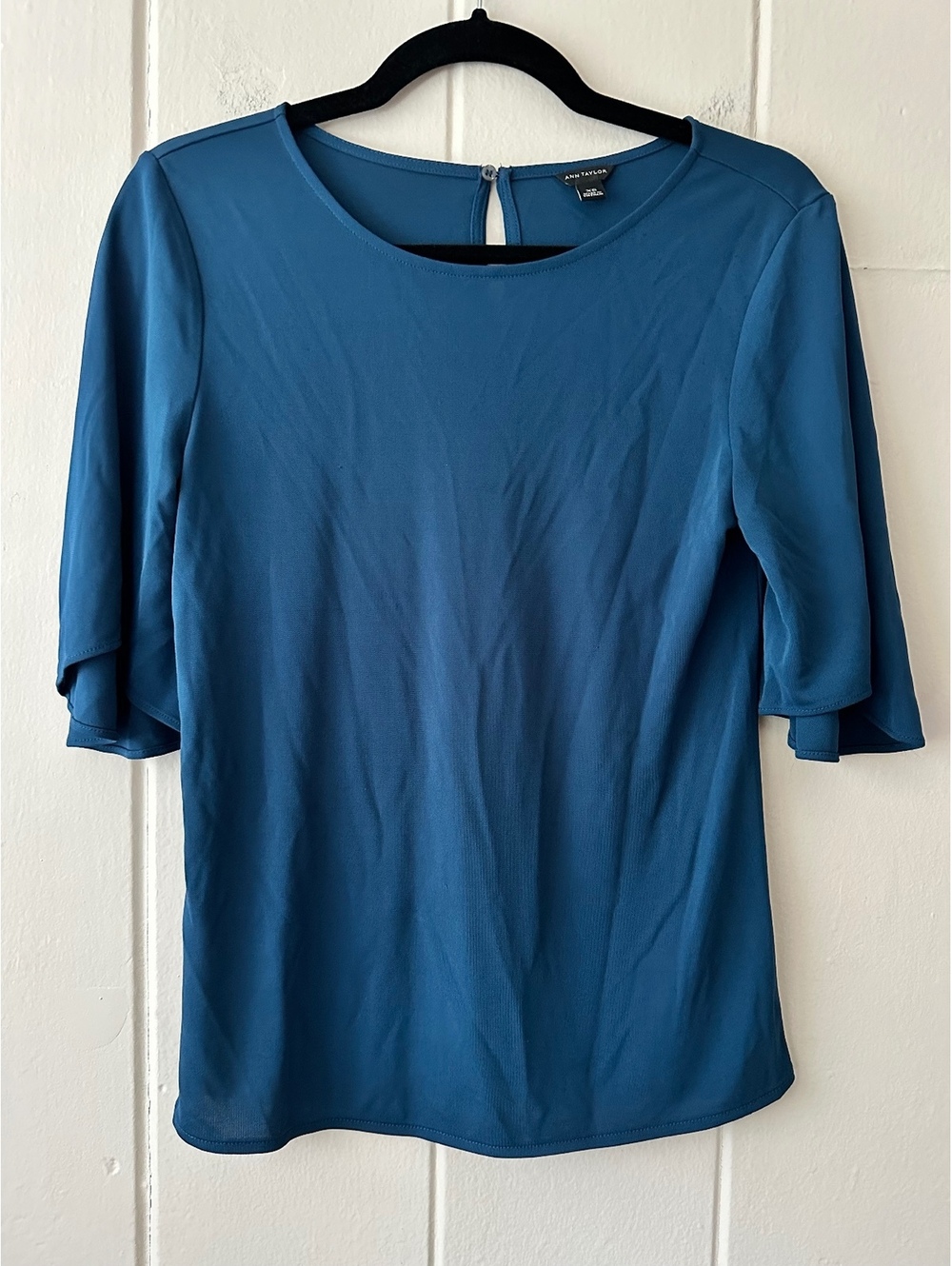 Ann Taylor Teal Tiered Flutter Sleeve Blouse with Keyhole Back Closure Size XS